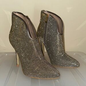 Chic Glittering Silver Heeled Boots